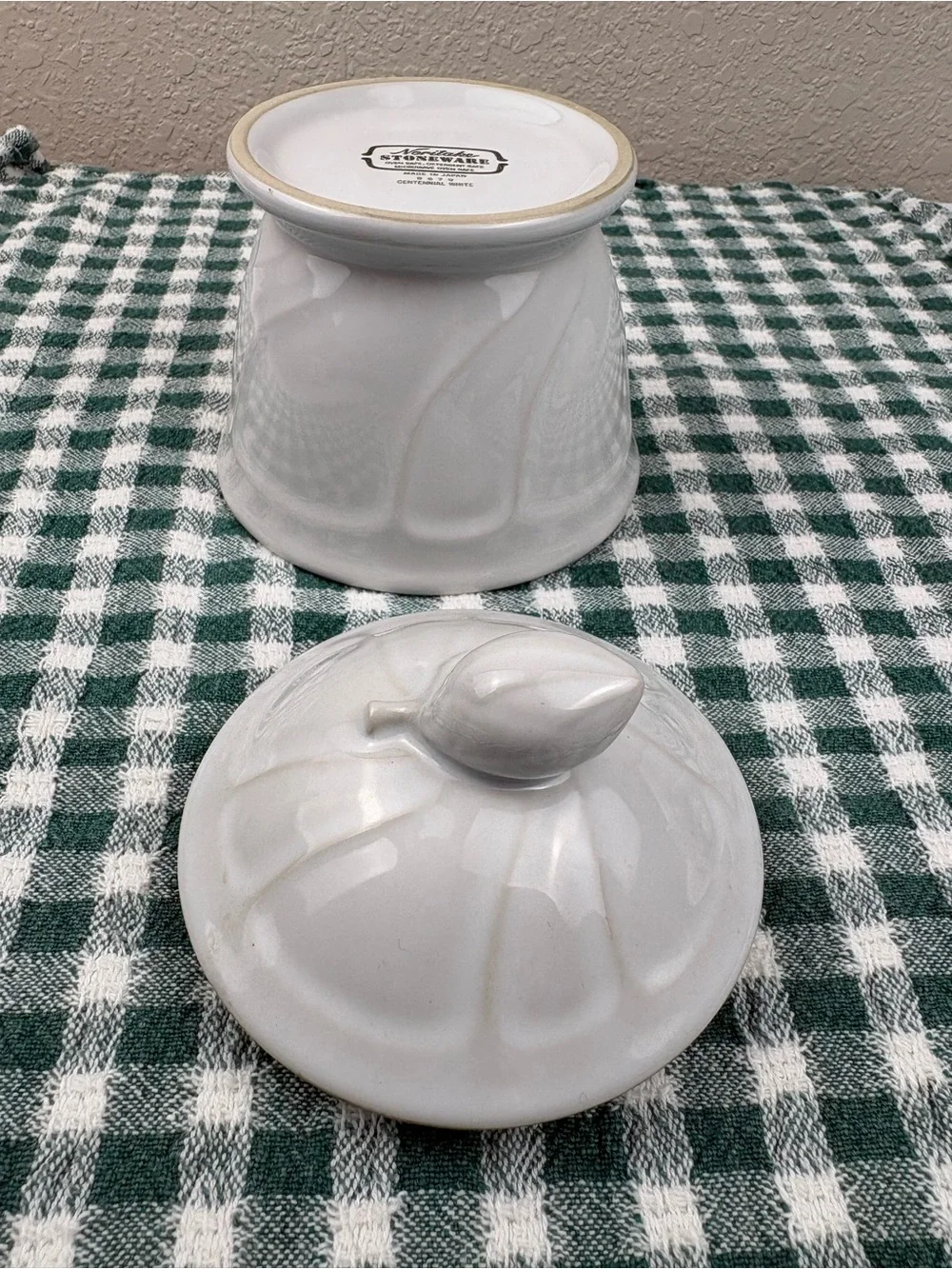 Noritake Stoneware Centennial White Creamer and Sugar Bowl with Lid Set